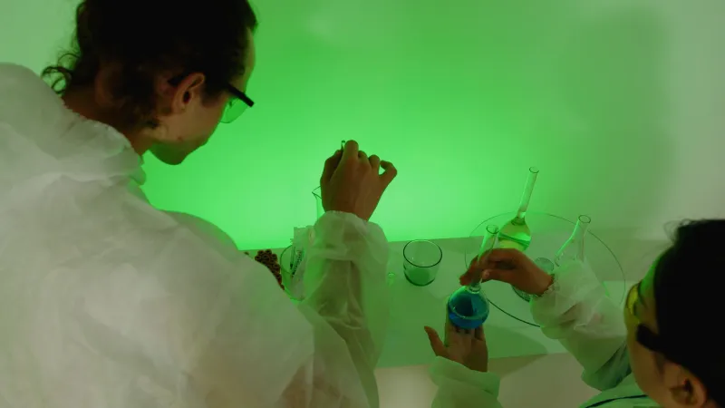 Entre Pincéis e Pipetas: Como a Fusão entre Arte e Ciência Está Redefinindo a Pesquisa Brasileira